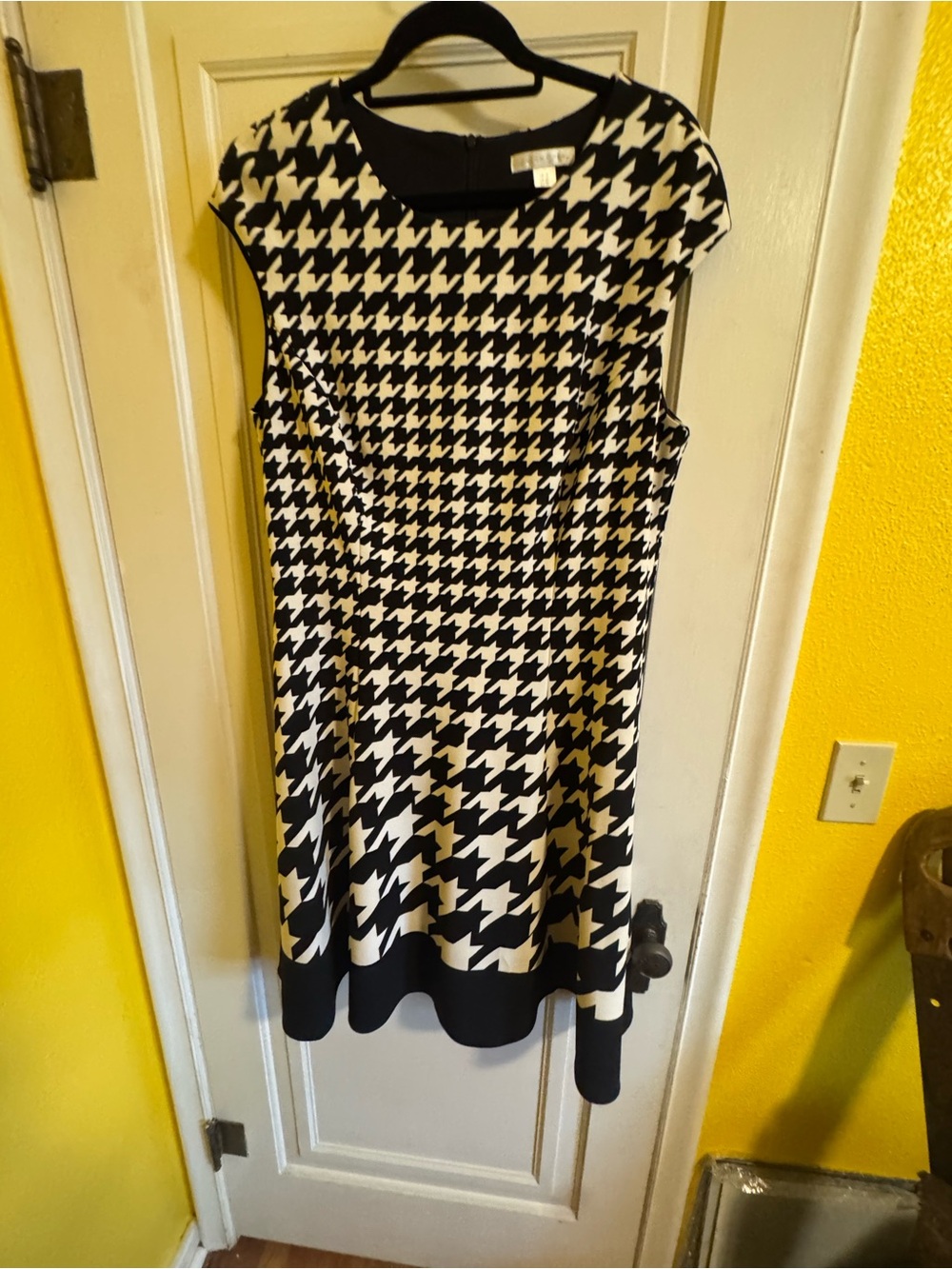 London Times Black and White Houndstooth Midi Dress